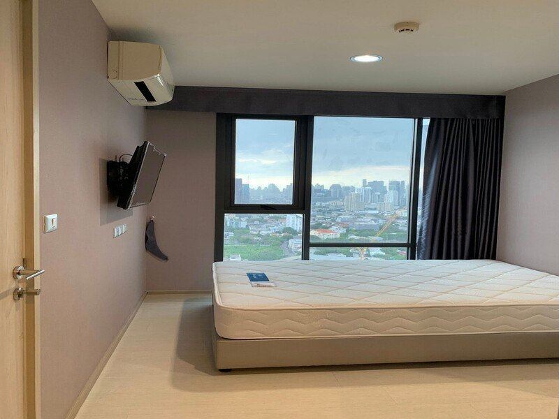 Rhythm Sukhumvit 42 spacious comfortable peaceful 34th floor BTS Ekkamai