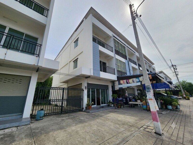 อาคารพานิชย์ให้เช่า 3 ชั้น หลังมุม ตกแต่งใหม่ ถนนเอกชัย ใกล้วัดโพธิ์แจ้ เหมาะทำโฮมออฟฟิต ถนนกว้าง จอดรถสบาย