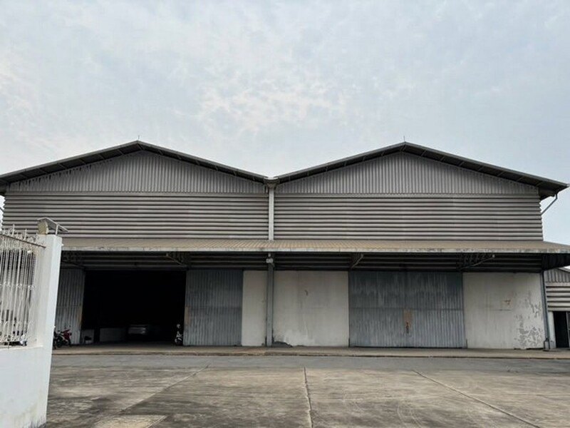 ให้เช่าโกดังพร้อมออฟฟิศ 2,280 ตร.ม. เครน 5 ตัน ติดถนนใหญ่ ถนนเทพารักษ์ ใกล้ Big C บางพลี เหมาะสำหรับเก็บสินค้า ศูนย์กระจายสินค้า หรือโชว์รูม