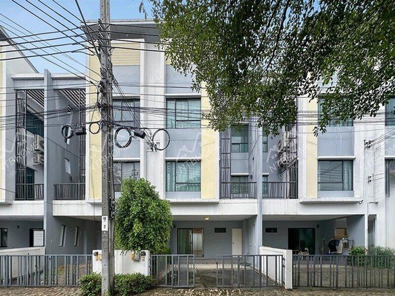 ทาวน์โฮม 3 ชั้น ธนาคลัสเตอร์ ราชพฤกษ์ – สถานีบางพลู ต้นโครงการ แปลงหน้าสวน พร้อมอยู่ ใกล้ MRT สายสีม่วง สถานีบางรักใหญ่