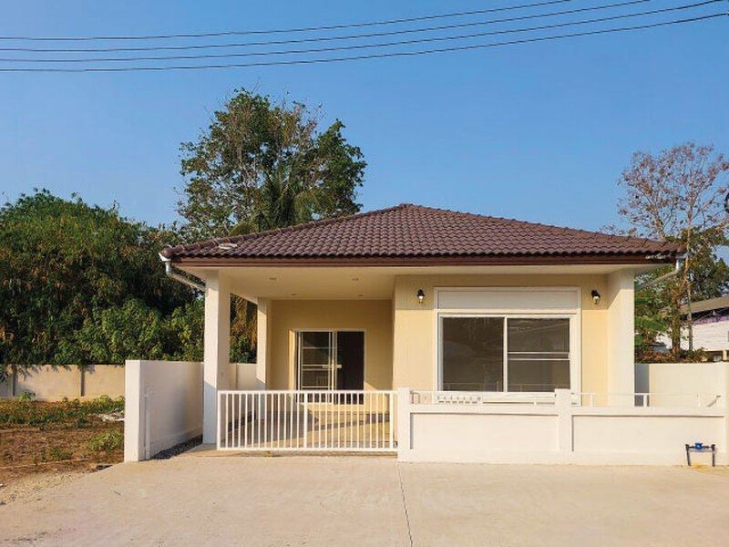 บ้านใหม่ ทำเลดีมาก ซอยตรงข้ามโลตัสโกเฟรชสารภี 2 นอน 1 น้ำ ทำเลดี ราคา ใกล้สิ่งอำนวยสะดวก ถ.ต้นยาง ต.ยางเนิ้ง อ.สารภี จ.เชียงใหม่