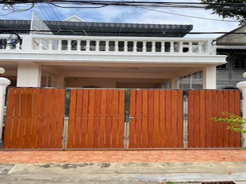 HR 9959 ให้เช่าทาวน์เฮาส์ 2ชั้น ซอยอุดมสุข51 ถนนสุขุมวิท103 ใกล้ รถไฟฟ้าสายสีแหลือง และBTSอุดมสุข