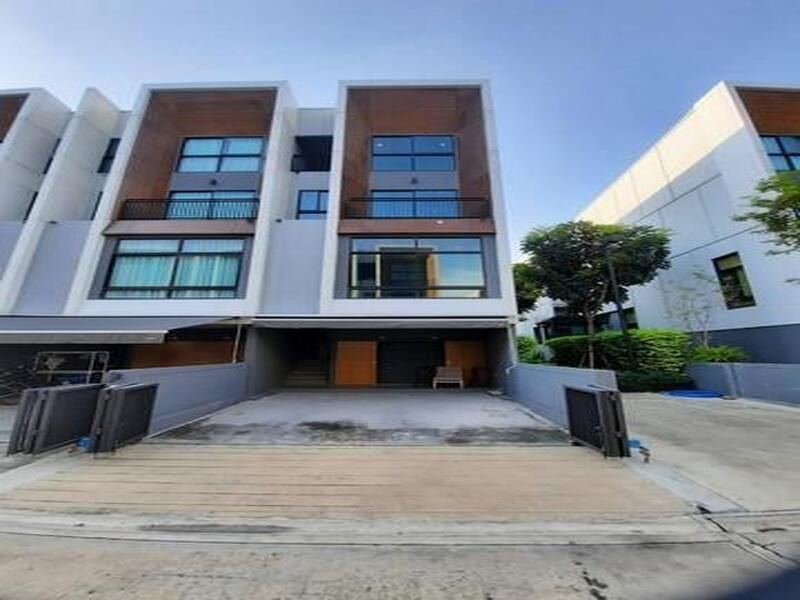 HR 9971 ให้เช่าทาวน์โฮม3.5ชั้นย่านพัฒนาการArden Pattanakarn20 อาร์เด้นพัฒนาการ20 ห้องมุม พร้อมอยู่ ใกล้ทองหล่อ ทางด่วนพัฒนาการ