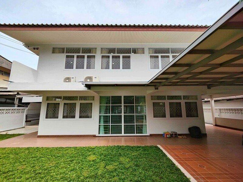 ให้เช่าบ้านเดี่ยว 90 ตร.วา  3 ห้องนอน 3 ห้องน้ำง ซอย ศรีบูรพา จดทะเบียนใด้ ใกล้ เดอะมอลล์บางกะปิ