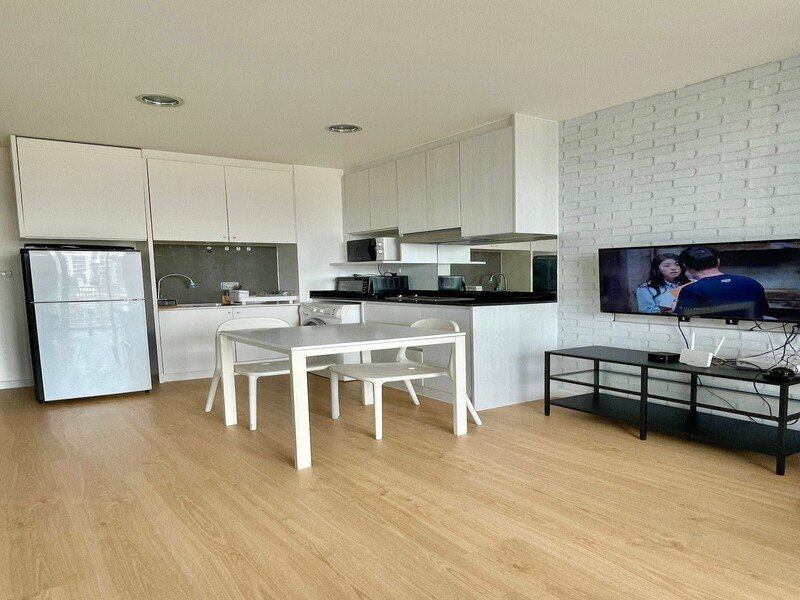 D 65 Condominium spacious clean 6th floor BTS Ekkamai