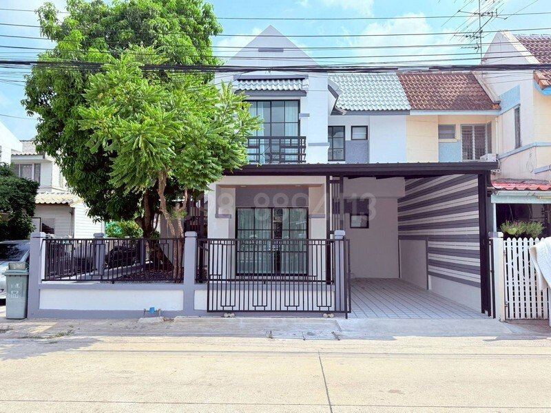 ขายทาวน์เฮาส์ หลังมุม 2 ชั้น มบ.พูนสินธานี3 เคหะร่มเกล้า 64 เนื้อที่ 30.4 ตรว 3นอน 2น้ำ บ้านกว้างมาก มีพื้นที่ข้างบ้าน