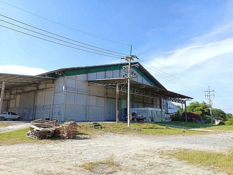 ให้เช่าโกดังหนองรีชลบุรี พื้นที่โกดัง 3,840 ตร.ม. พร้อมพื้นที่รอบนอก 1 ไร่ ห่างจากถนนชลบุรี-บ้านบึงเพียง 50 เมตร ใกล้มอเตอร์เวย์เพียง 5 กม.
