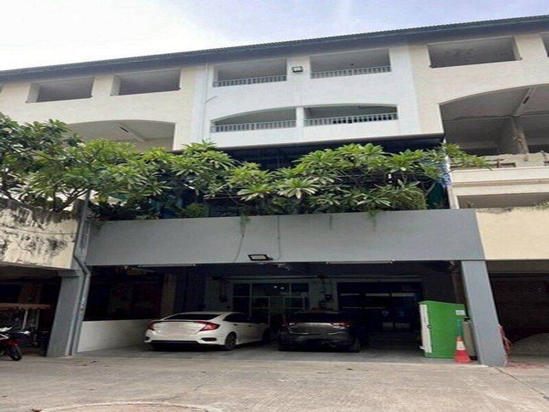 ขายอาคารพาณิชย์ 5 ชั้น เขตพัทยา แหล่งชุมชน ใกล้หาดจอมเทียน FP-B02022