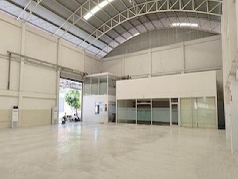 BST1239 ให้เช่าโกดัง โรงงาน พร้อมออฟฟิศ แพรกษา สมุทรปราการ พื้นที่ใช้สอยรวม 1,368 ตร.ม. พื้นที่สีม่วง ขอใบ รง.4 ได้ ใกล้ BTS แพรกษา