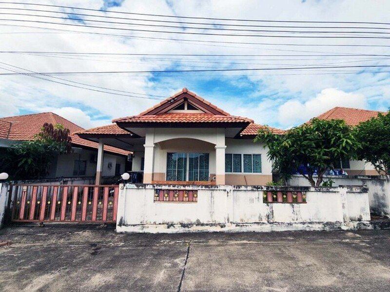 ขายบ้านเดี่ยว  หมู่บ้านแผ่นดินทอง ลิฟวิ่งโฮม ถนนสายปลวกแดง-ห้วยปราบ ระยอง