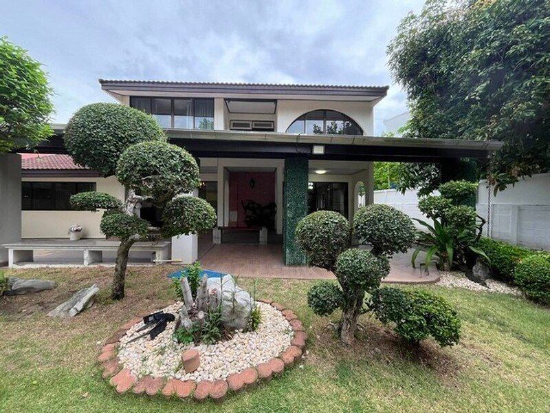 ขายบ้านเดี่ยวใกล้บีทีเอสอ่อนนุชเพียง 2 กิโลเมตร เนื้อที่   220 ตรว. 5 ห้องนอน 4 ห้องน้ำ  หมู่บ้านปัญญา พัฒนาการ 30