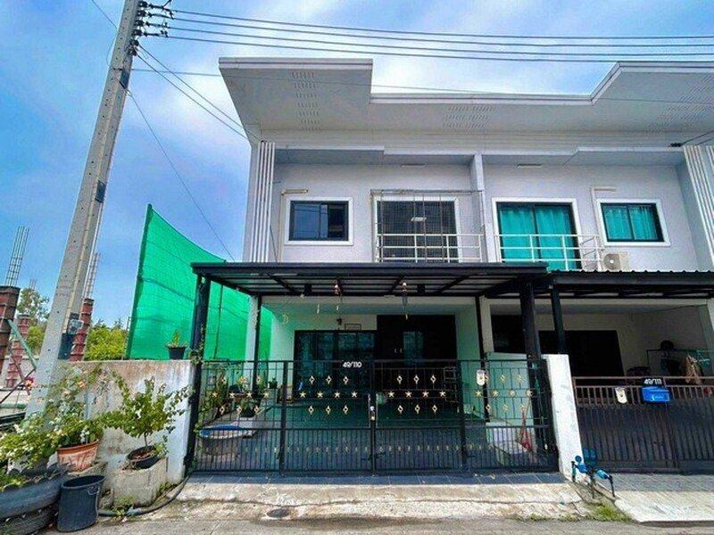ขายด่วน!!! ทาวน์โฮม 2 ชั้น หมู่บ้านเอกสิริ   อำเภอเมืองฉะเชิงเทรา บ้านหลังมุม เนื้อที่เยอะ ราคาพิเศษเพียง 1.6 ล้านบาทเท่านั้น!!!
