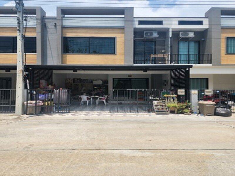 ทาวน์โฮม S GATE  ขนาด 20 sq.wa 3500000 บาท ไม่ไกลจาก โรบินสัน ศรีสมาน, เซ็นทรัล พลาซา แจ้งวัฒนะ, ไทวัสดุ ราชพฤกษ์, เดอะ คริสตัล พีทีที, รร.สารสาสน์วิเทศราชพฤกษ์, รร.สาธิตปทุม และรพ.ปากเกร็ด 2- สโมสร ครบครัน ปทุมธานี