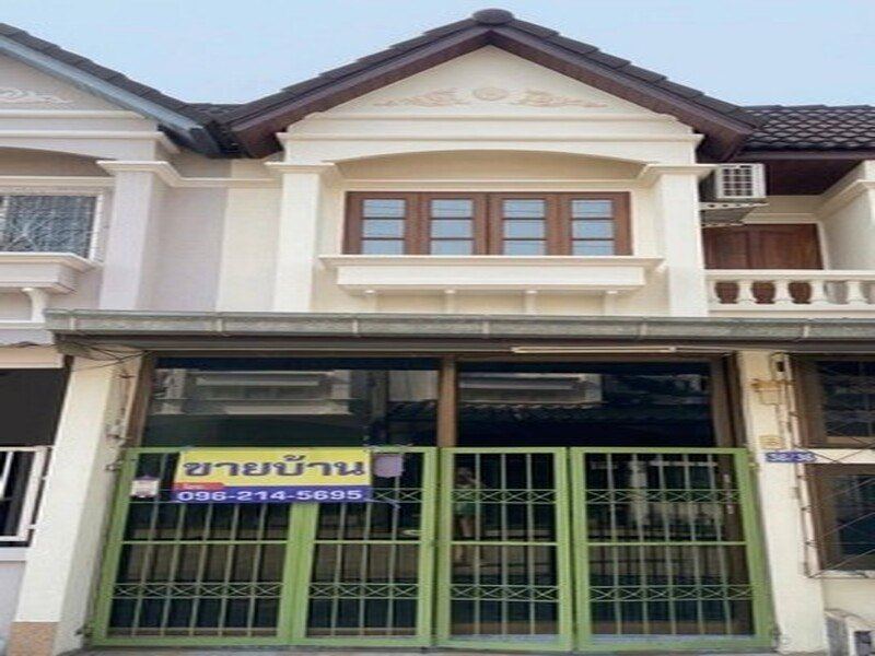 ขายบ้านทาวน์เฮ้าส์ 2 ชั้นใจกลางเมืองร้อยเอ็ด ใกล้ห้างพลาซ่าร้อยเอ็ด เนื้อที่ 19 ตารางวา