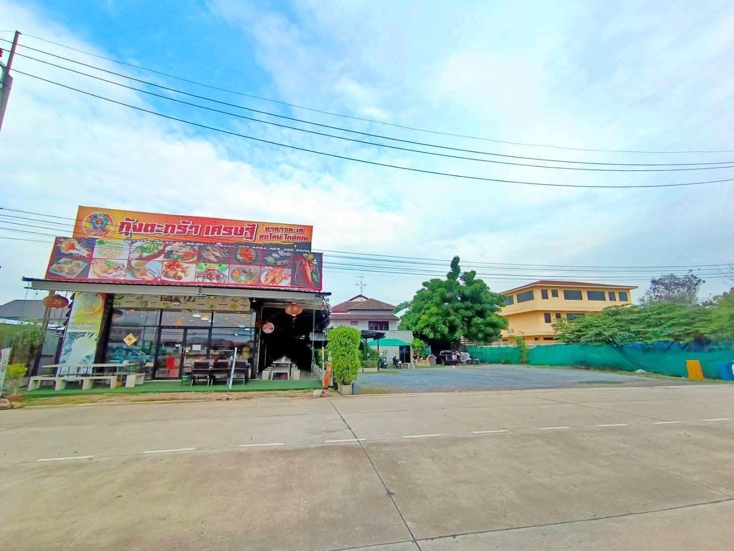 เซ้ง ร้านอาหารซีฟู้ด ย่านกาญจนา บางแค ที่จอดรถเยอะ ร้านมี 3 โซน ทำเลดี