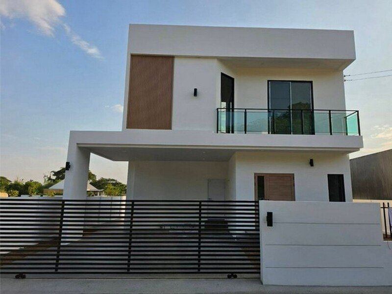 บ้านเดี่ยว 2 ชั้น ฟรีโอน ปูกระเบื้องรอบบ้าน สันทราย