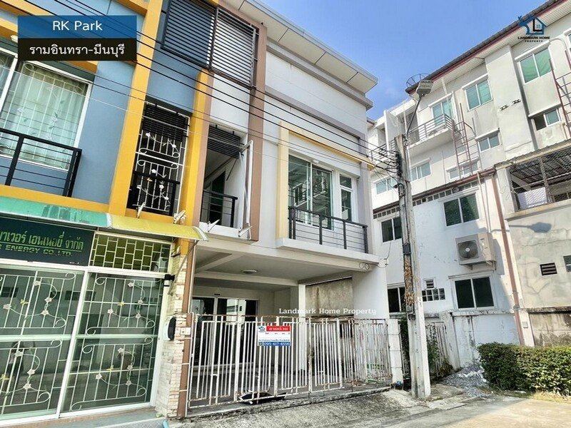 LM26-0051 ขายทาวน์เฮ้าส์ 3 ชั้น RK Park รามอินทรา มีนบุรี ติดถนนหทัยราษฎร์ พื้นที่ 28 ตรว 3 นอน 2 น้ำ ใกล้รถไฟฟ้าสายสีชมพู