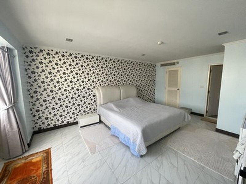 ขายคอนโด Omni Tower Sukhumvit Nana ขนาด 65.92 ตร.ม. 1 ห้องนอนใหญ่ ชั้น 25 วิวเมือง พร้อมเฟอร์นิเจอร์ ใกล้ BTS นานา เพียง 600 เมตร
