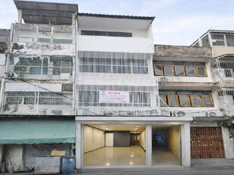 6นอน 6น้ำ  อาคารพาณิชย์ 4 ชั้นตรงข้ามตลาดอินดี้ทำเลลาดพร้าว 60–64 เดินถึง MRT ติดตลาดชุมชน เหมาะสำหรับ Hostelโชคชัย 4 เพียง 359 ม.