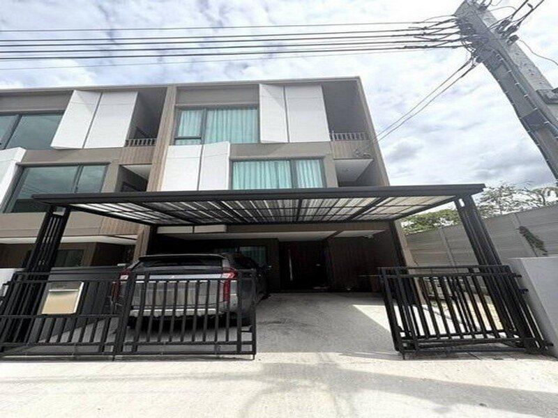 ให้เช่า ทาวน์โฮม 3 ชั้น หลังมุม หมู่บ้านกลางเมือง พหล-วิภาวดี หมู่บ้านใหม่พึ่งสร้าง เจ้าของพึ่งซื้อได้1ปีไม่ค่อยได้อยู่
