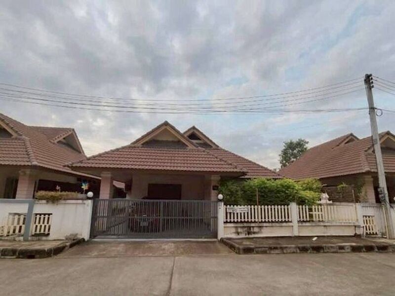 ขาย 3 ล้าน #ล้านนาวิลเลจ #ป่าแดด บ้านเดี่ยวชั้นเดียว พร้อมเฟอร์ครบ + มีผู้เช่า รับรายได้ทันทีเดือนละ 12,000 บาท คุ้มทั้งอยู่เองและลงทุน!