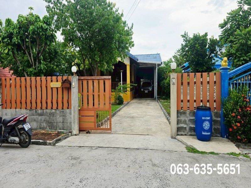 ขายบ้านสวนแสนสวย 160 ตรว. อ.องครักษ์ จ.นครนายก มีสนามหญ้าหน้าบ้านกว้าง ร่มรื่นสบายตา ใกล้ถนนรังสิต-นครนายก 1.5 กม.