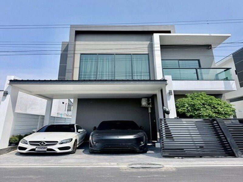 ให้เช่าบ้าน 2 ชั้น ทรงโมเดิร์น 4 ห้องนอน.3ห้องน้ำ2จอดรถ เฟอร์นิเจอร์ครบทุกห้อง ใกล้ เมกาบางนา