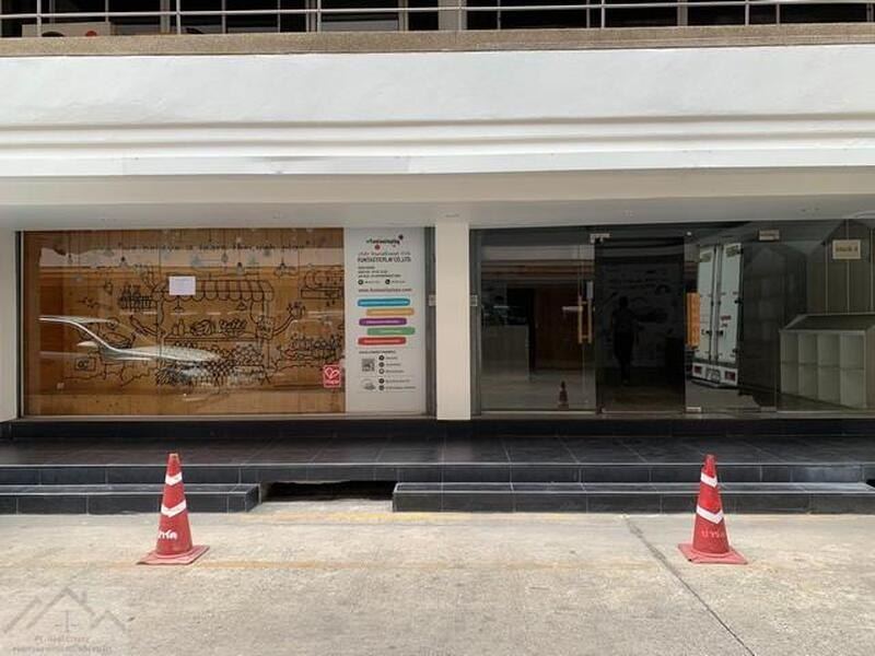 HR 9939 ให้เช่าออฟฟิศชั้น 1 ขนาด 130 ตรม. โครงการปาร์คอเวนิว สุขุมวิท71 ซอยปรีดีพนมยงค์