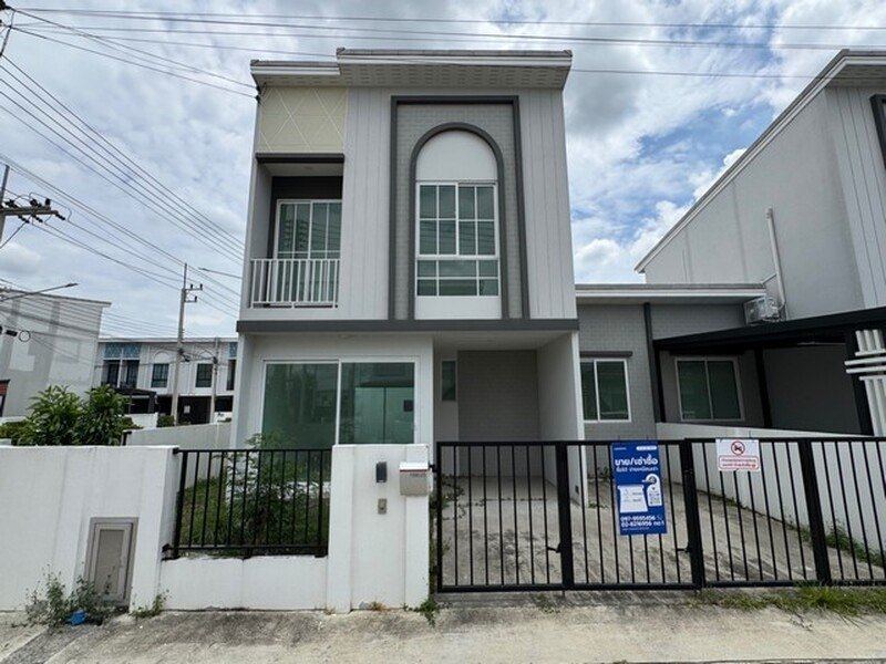ขายบ้านแฝด ชีวาโฮม กรุงเทพฯ- ปทุม ทำเลเมืองปทุมธานี 3 ห้องนอน เนื้อที่ 32 ตร.วา พร้อมอยู่ ใกล้ถนนกรุงเทพ-ปทุมธานี เหมาะครอบครัว ราคา 4.15 ล้