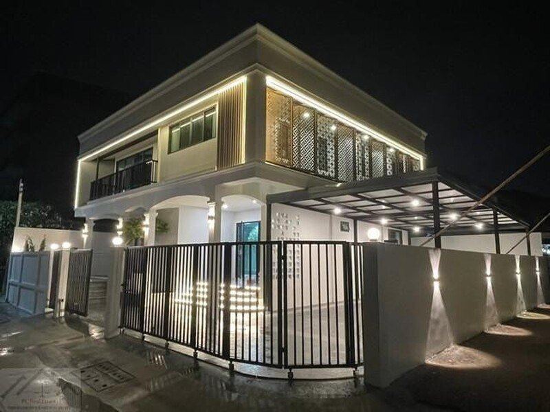 P3347 ขาย บ้านเดี่ยว หลังมุม 66 ตรว. สไตล์ Modern Craftmanship นวมินทร์ 127 พร้อม Double Volume สูง 6 เมตร จอดรถ 6 คัน ใหม่สวย พร้อมเข้าอยู่
