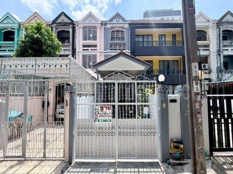 ทาวน์เฮ้าส์ 3 ชั้น รีโนเวทพร้อมอยู่ ซอยเรวดี 12 MRT สถานีกระทรวงสาธารณสุข