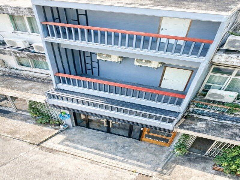 ใกล้ MRTบางยี่ขัน 810ม. พระราม8 อาคารพาณิชย์ 4 ชั้น 16 นอน 6 น้ำ และสี่แยกอรุณอมรินทร์ 48 ตร.ว.192 ตร.ม. พร้อมดำเนินธุรกิจ โฮสเทล