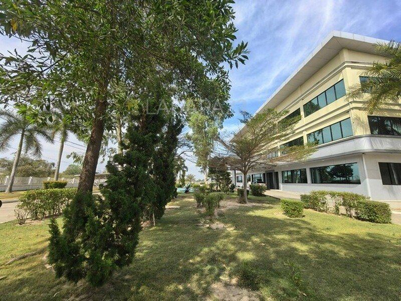 ขายที่ดินพร้อมโรงงานชลบุรี เนื้อที่​  57-3-58 ไร่ พร้อมใบอนุญาตโรงงาน รง.4 บ่อทอง ชลบุรี ห่างจากถนน​ 331  เพียง​ 2​  กม ผังสีเหลือง