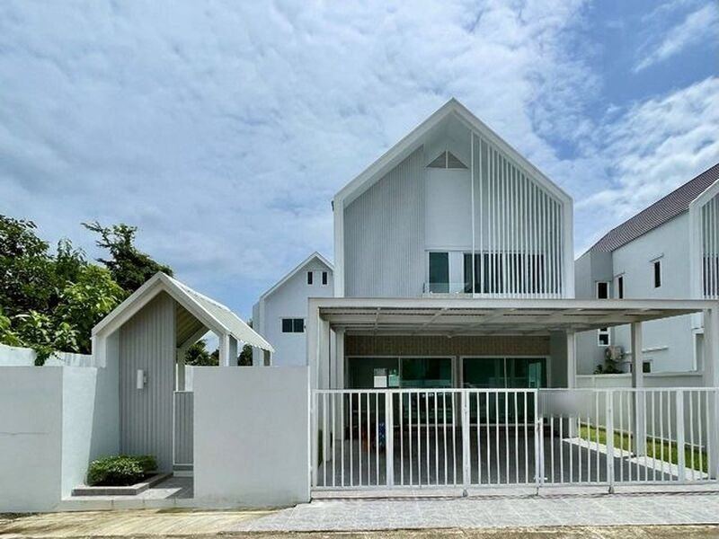 บ้านใหม่ให้เช่า 35,000/เดือน #โซนแม่โจ้–#สันทราย บ้าน 2 ชั้น พื้นที่กว้าง เฟอร์นิเจอร์+เครื่องใช้ไฟฟ้าครบ พร้อมเข้าอยู่ #ไม่รับสัตว์เลี้ยง