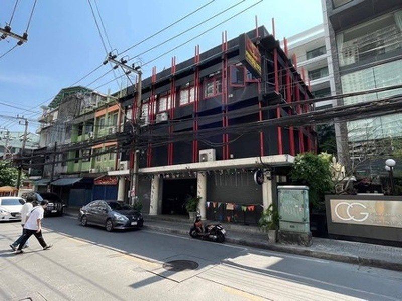 ขาย อาคารพาณิชย์ 3 คูหาติดกัน ทำเลทอง ซอย สุขุมวิท 22 เหมาะทำร้านอาหาร/คาเฟ่ /บาร์/ Office /Hostel