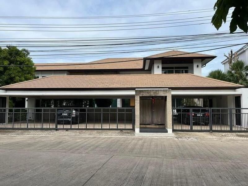 ขายบ้านเดี่ยว2ชั้น 260 ตร.วสระว่ายน้ำส่วนตัวย่านเลียบด่วนชอยโยธินพัฒนาหมู่บ้านไพรเวทเนอวาน่าลาดพร้าว