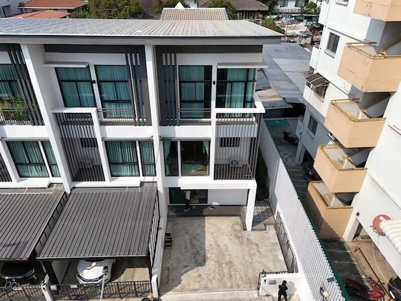 HR 10033 ให้เช่าทาวน์โฮม 3 ชั้น โครงการ Cozy โชคชัย 4 ลาดพร้าว  พร้อมอยู่