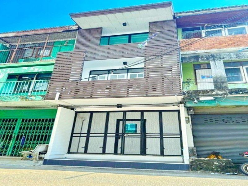 ใกล้ BTSบางจาก 460ม. AIRBNB รร.นานาชาติเวลล์ส อ่อนนุช 600 ม. อาคาร 3ชั้น 5นอน 18 ตร.ว.208 ตร.ม.