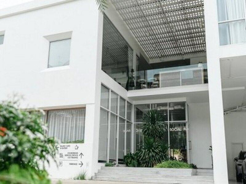 BR 1872 ให้เช่าอาคารสำนักงาน 2 ชั้น ขนาด 1 ไร่ 1,200 ตรม. ศรีนครินทร์ ซอย 5 จอดรถกว่า 30 คัน ใกล้ MRT ศรีกรีฑาเพียง 300 เมตร