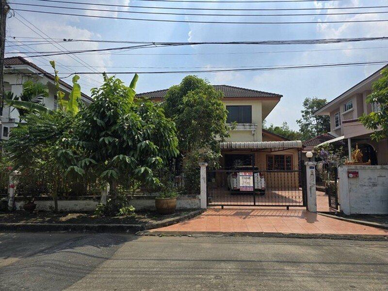 บ้าน - 56 sq.wa 3 BEDROOM 3 Bathroom ใกล้ โรงเรียนพิชยศึกษา คุ้มยิ่งกว่าคุ้ม นนทบุรี