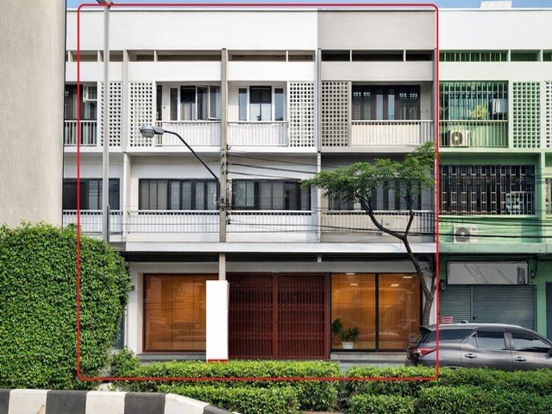 MRTจรัญ13 600 ม. MRT แยกไฟฉาย เช่าที่ดิน พร้อมตึกแถว 3 ชั้น 3 คูหา 4 นอน 4 น้ำ 54 ตร.ว. 648 ตร.ม.