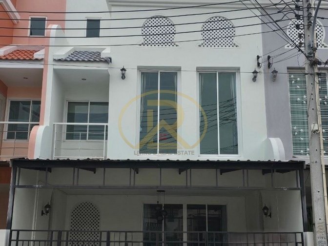 ให้เช่าทาวน์โฮม 3 ชั้น สไตล์โมร็อคโค "Villa Maroc" บางแสน ชลบุรี