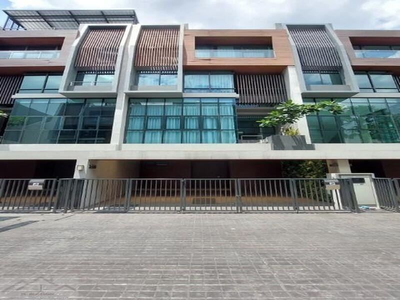HR 10030  ให้เช่าทาวน์โฮมหรู 4ชั้น พร้อมดาดฟ้า The Park Lane ซอยเอกมัย 22 ใกล้ BTS เอกมัย