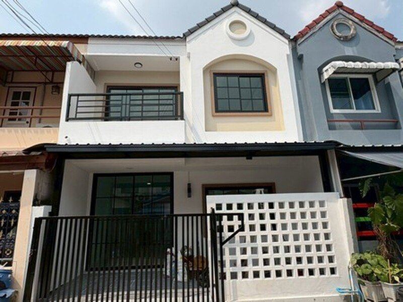 sss555 ขาย ทาวน์เฮ้าส์ 2ชั้น เพชรอัมพร  เพชรเกษม79  รีโนเวทใหม่