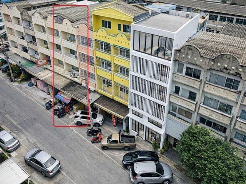 อาคารพาณิชย์ 4.5 ชั้น 4นอน 4น้ำ27 ตร.วา 450 ตร.ม.ใกล้ MRTไทรม้า 300 ม.   ทำเลรัตนาธิเบศร์ ตลาดท่าอิฐ 1.5 กม.