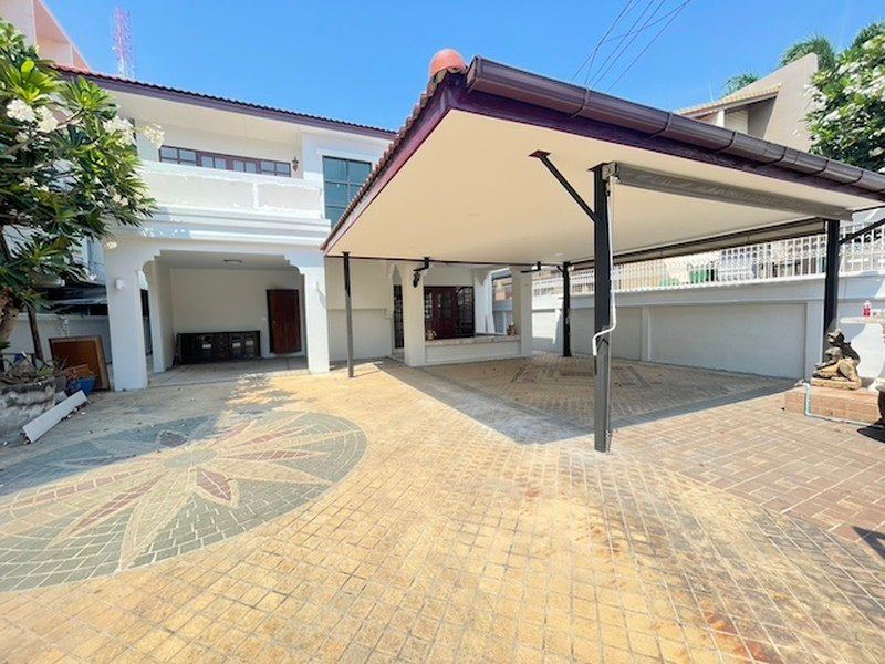 BH4068 ให้เช่าบ้านเดี่ยว จิตรลดา ซอยสุจริต 2 เขตดุสิต ใกล้พระราชวังดุสิต เหมาะอยู่อาศัยหรือทำธุรกิจ R&B