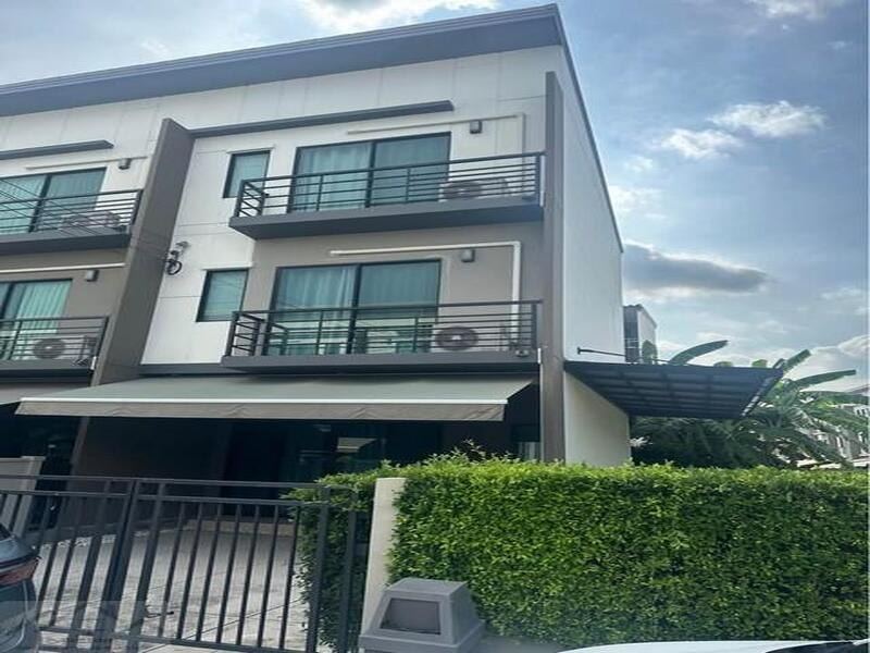 HR 10029 ให้เช่า ขายทาวน์โฮม 3 ชั้นหลังมุม 38.50 ตรว. โครงการบ้านกลางเมือง ศรีนครินทร์ อ่อนนุช ใกล้ซีคอนสแควร์