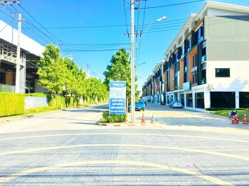 อาคารพาณิชย์ให้เช่า 4 นอน 4 น้ำ 17ตร.ว.200 ตร.ม.ใกล้โรงแรมอมาแรนธ์ 400 ม.ทำเลศักยภาพ ย่านบางนา-กิ่งแก้ว เหมาะสำหรับสำนักงาน ออฟฟิศ และธุรกิจ