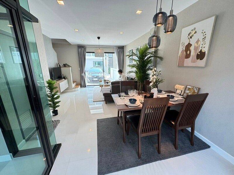P3418 ให้เช่าทาวน์โฮม 3 ชั้น โครงการ cozy โชคชัย 4 ซอย 30 ตกแต่งสวยพร้อมเข้าอยู่ เฟอร์นิเจอร์ครบ