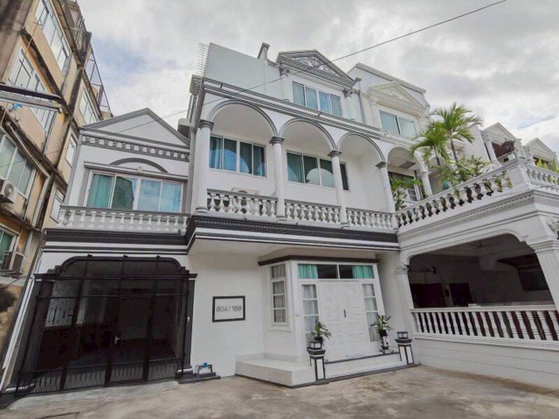 ให้เช่า HomeOffice / บ้านเดี่ยวหรู สาทร  พระราม 3 เพิ่ง Renovate 3 ชั้น ติดถนนใหญ่สาธุประดิษฐ์ – พระราม 3 โทร 095-164-2956